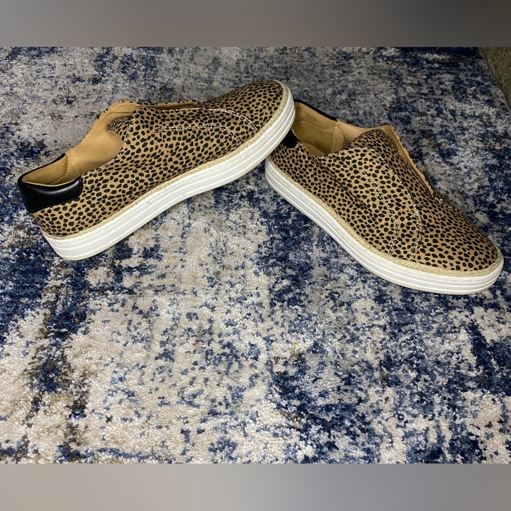 Universal Thread Cheetah Sneakers Size 9